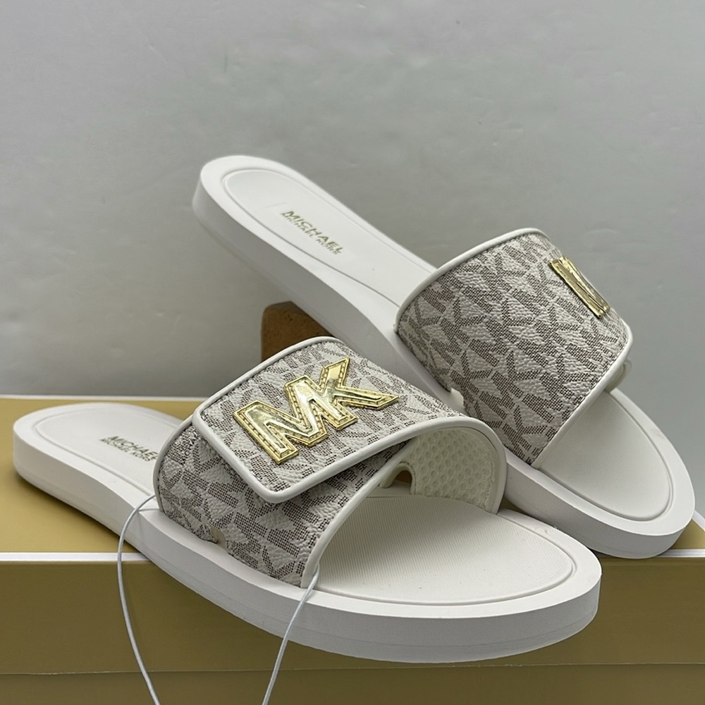 MICHAEL KORS Palmer Signature Logo Slide Sanda
Vanilla 
NWT - Picture 13 of 16